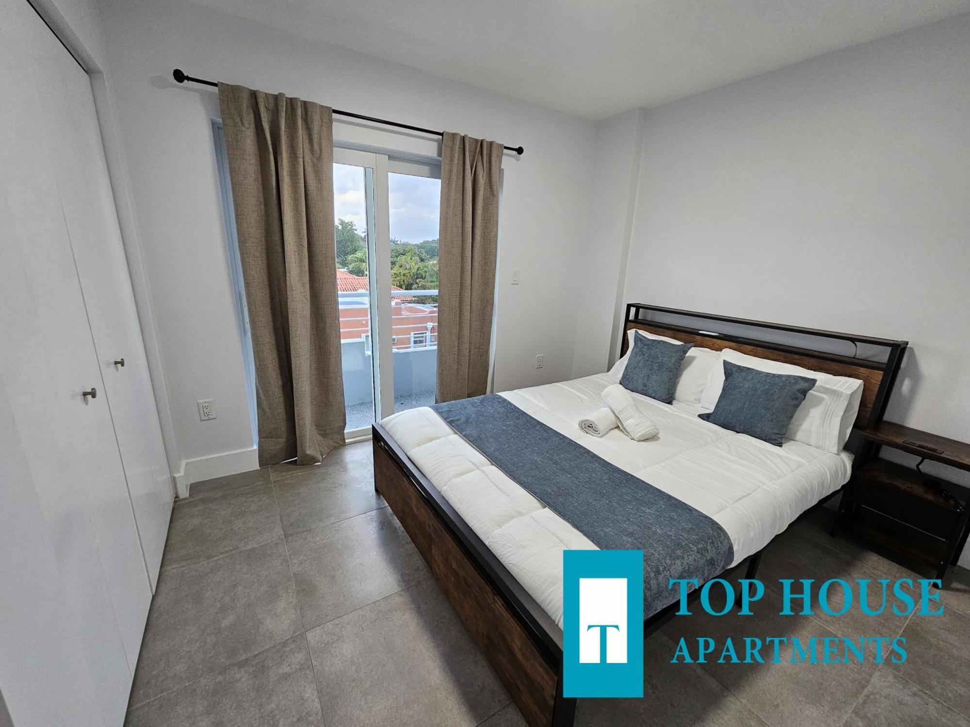 645 Airport Top House Apartments ไมอามี ภายนอก รูปภาพ