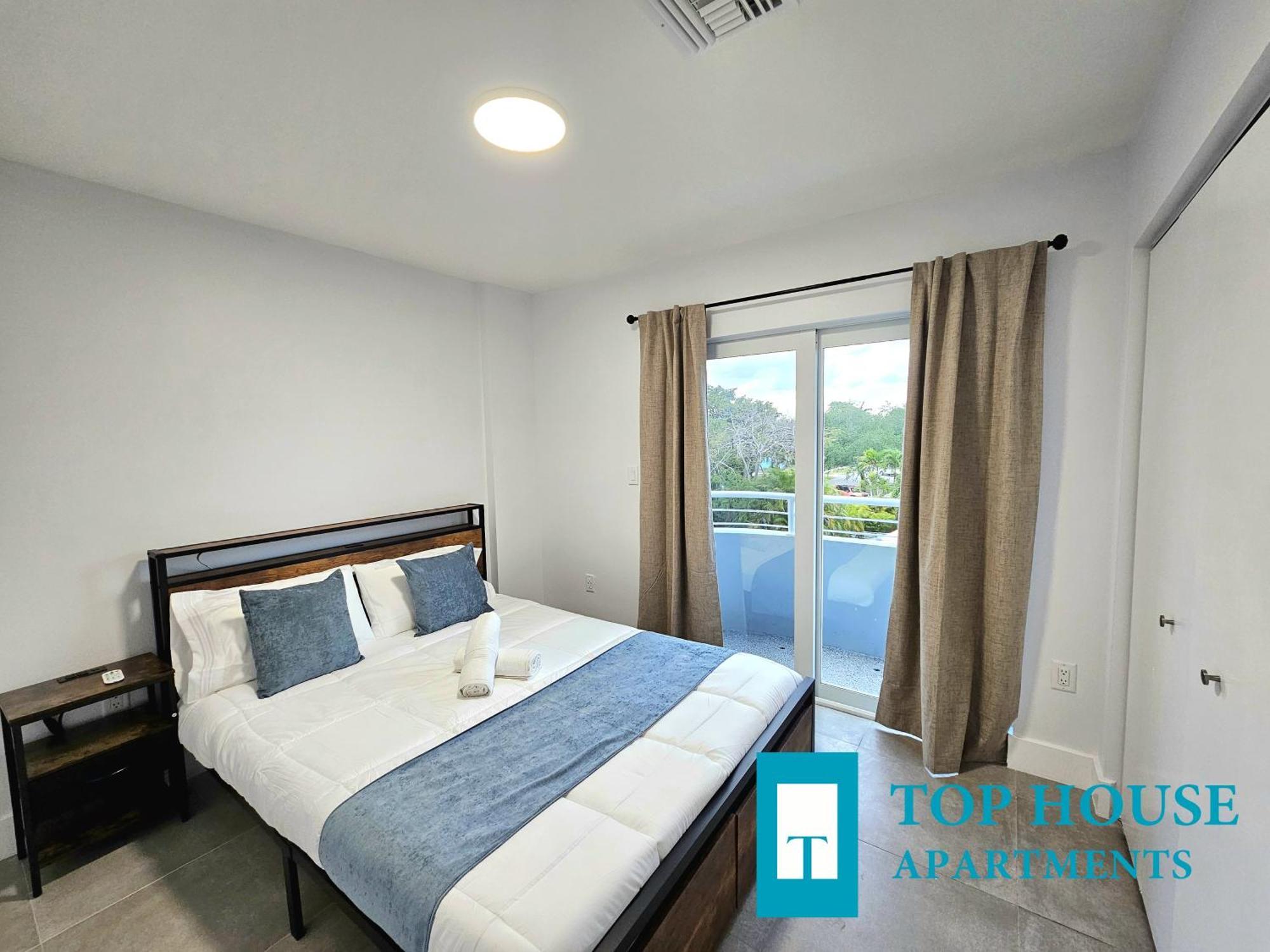 645 Airport Top House Apartments ไมอามี ภายนอก รูปภาพ